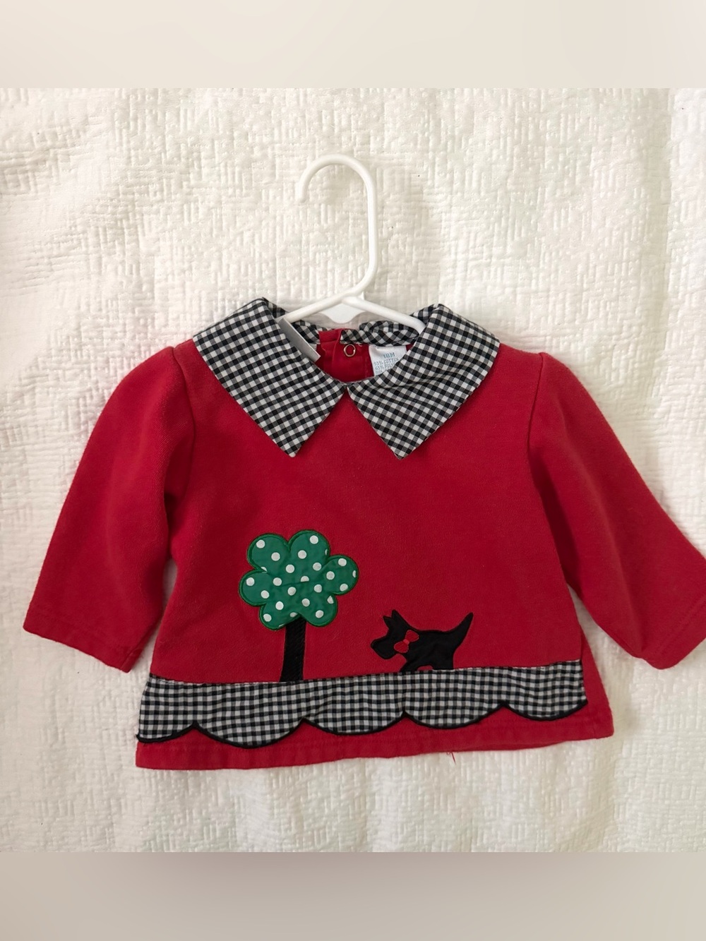 Vintage Red Long-Sleeve Top with Black Gingham Collar and Green Appliqué
